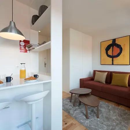 Lovelystay - Gorgeous Modern Flat W/ Balcony Porto