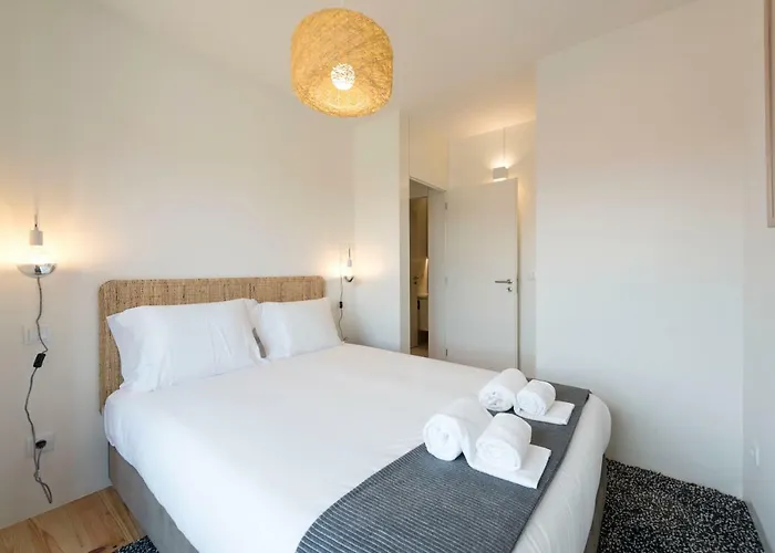 Lovelystay - Gorgeous Modern Flat W/ Balcony * Porto
