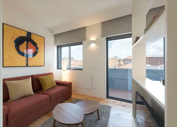 Lovelystay - Gorgeous Modern Flat W/ Balcony Apartament