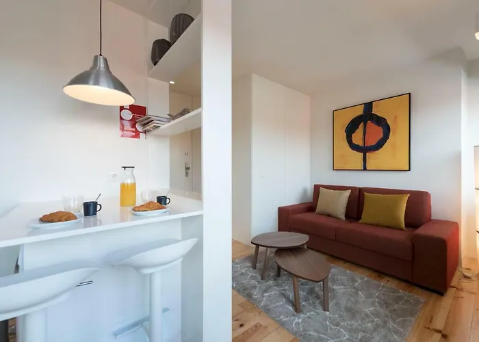 Lovelystay - Gorgeous Modern Flat W/ Balcony Porto