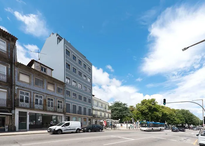 Lovelystay - Gorgeous Modern Flat W/ Balcony Apartament