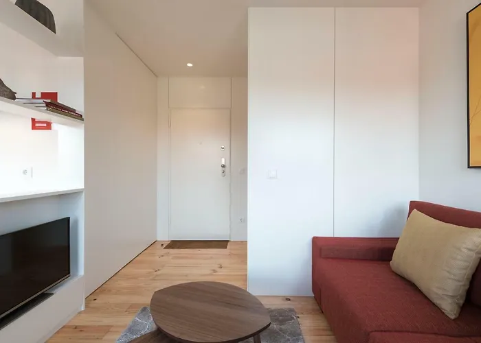 Lovelystay - Gorgeous Modern Flat W/ Balcony Porto