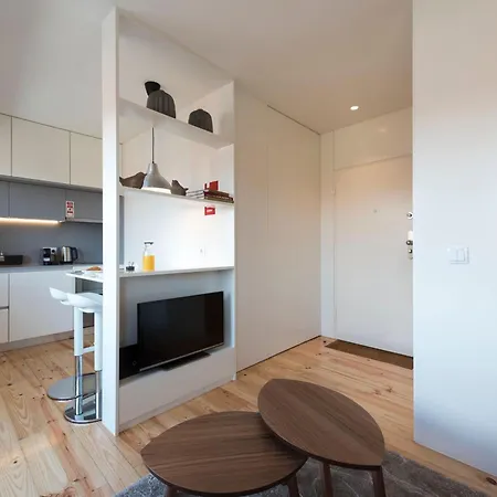 Lovelystay - Gorgeous Modern Flat W/ Balcony Lägenhet