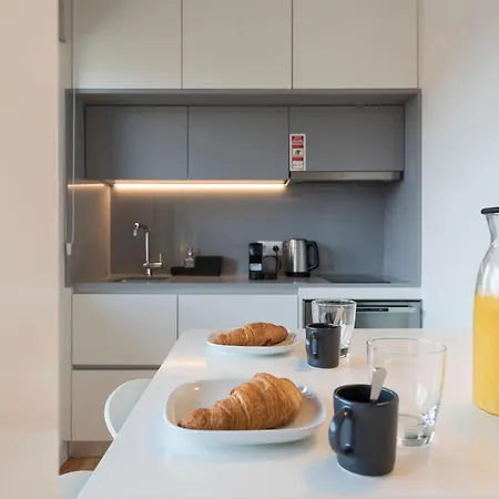 Lovelystay - Gorgeous Modern Flat W/ Balcony Oporto