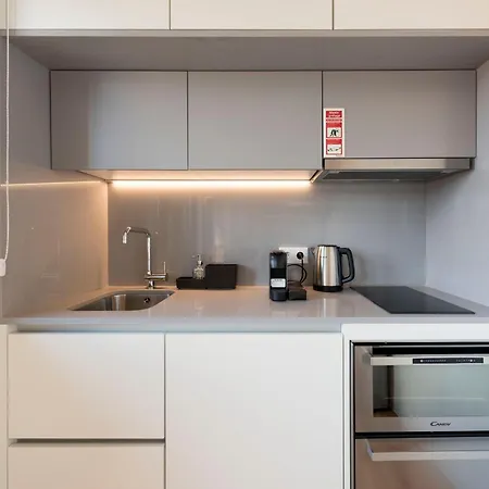 Lovelystay - Gorgeous Modern Flat W/ Balcony * Oporto