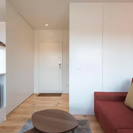 Lovelystay - Gorgeous Modern Flat W/ Balcony Lägenhet