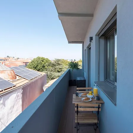 Lovelystay - Gorgeous Modern Flat W/ Balcony *