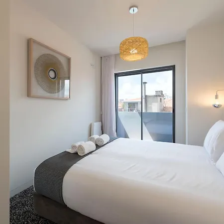 Lovelystay - Gorgeous Modern Flat W/ Balcony Oporto