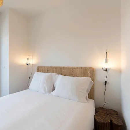 Lovelystay - Gorgeous Modern Flat W/ Balcony * Oporto