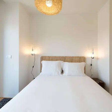Lovelystay - Gorgeous Modern Flat W/ Balcony Lägenhet