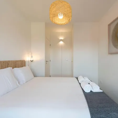 Lovelystay - Gorgeous Modern Flat W/ Balcony Lägenhet Oporto