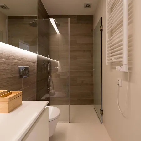 Lovelystay - Gorgeous Modern Flat W/ Balcony *