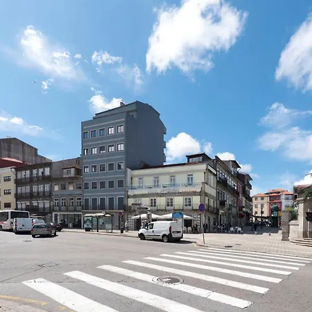 Lovelystay - Gorgeous Modern Flat W/ Balcony * Oporto