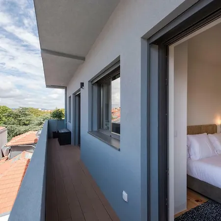 Lovelystay - Gorgeous Modern Flat W/ Balcony *