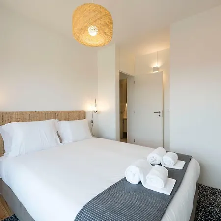 Lovelystay - Gorgeous Modern Flat W/ Balcony * Oporto