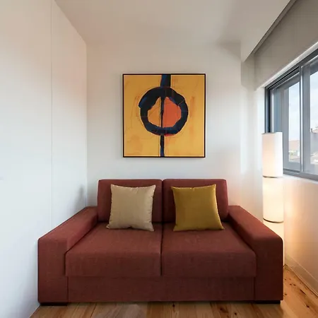 Lovelystay - Gorgeous Modern Flat W/ Balcony Apartment *