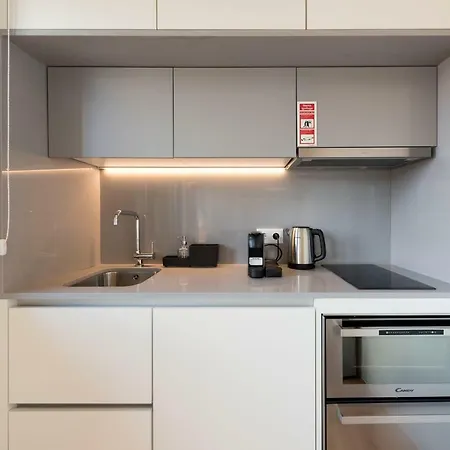 Lovelystay - Gorgeous Modern Flat W/ Balcony Πόρτο