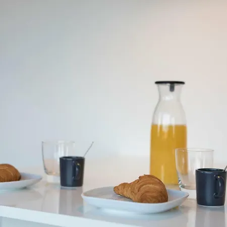 Lovelystay - Gorgeous Modern Flat W/ Balcony Lägenhet *