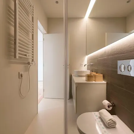 Apartment Lovelystay - Gorgeous Modern Flat W/ Balcony *