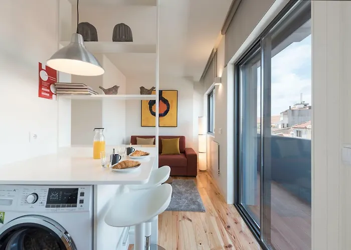 Lovelystay - Gorgeous Modern Flat W/ Balcony Διαμέρισμα