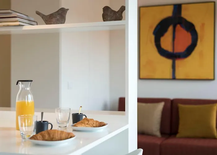 Lovelystay - Gorgeous Modern Flat W/ Balcony *