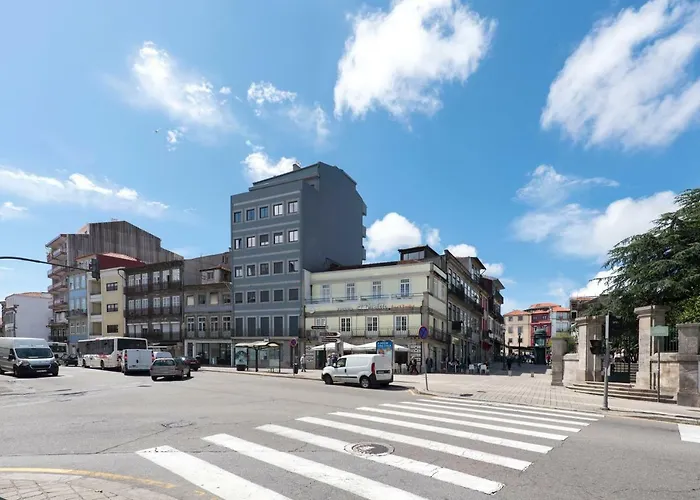 Lovelystay - Gorgeous Modern Flat W/ Balcony