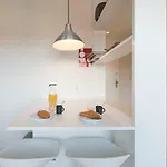 Apartment Lovelystay - Gorgeous Modern Flat W/ Balcony *