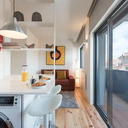 Lovelystay - Gorgeous Modern Flat W/ Balcony Daire
