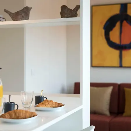 Lovelystay - Gorgeous Modern Flat W/ Balcony *