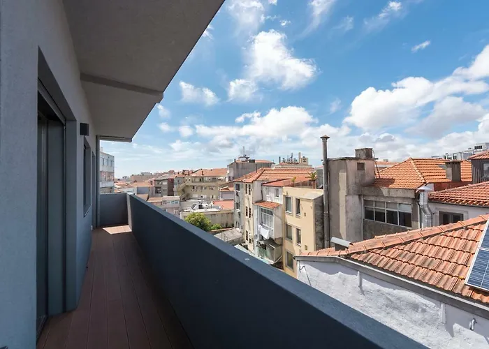 Апартаменты Lovelystay - Gorgeous Modern Flat W/ Balcony Порту