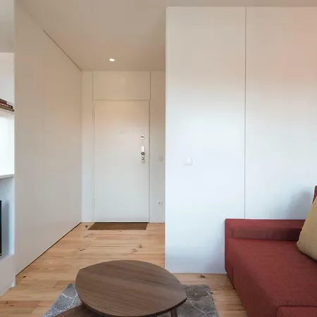 Lovelystay - Gorgeous Modern Flat W/ Balcony 波尔图